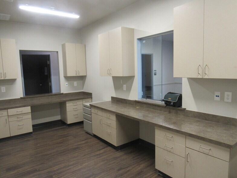 More Photos Of 595 W FM 120, Pottsboro Office For Lease