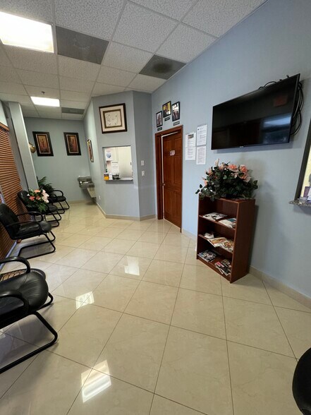 More Photos Of 1741-1759 N University Dr, Pembroke Pines Storefront Retail Office For Sale