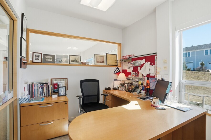 More Photos Of 19 John Clarke Rd, Middletown Office For Sale