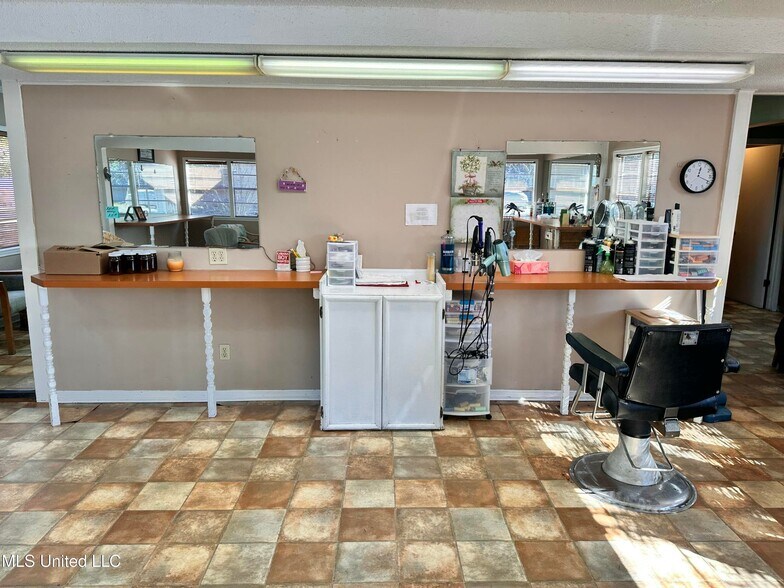 More Photos Of 415 Old Pass Rd, Long Beach Freestanding For Sale