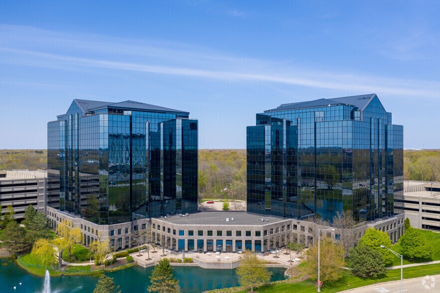 More Photos Of 2100 E Lake Cook Rd, Buffalo Grove Office For Lease