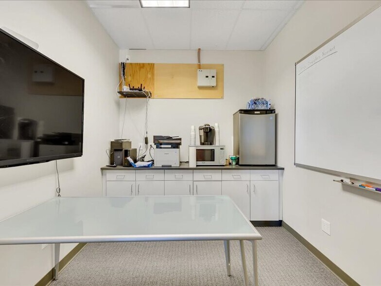 More Photos Of 8001 S InterPort Blvd, Englewood Office For Lease