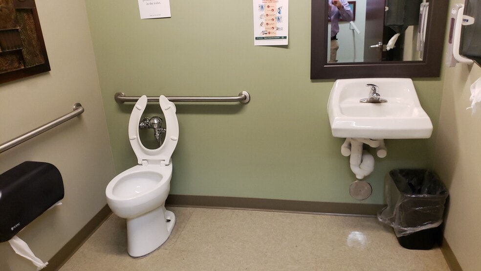 More Photos Of 400-444 Clinchfield St, Kingsport Medical For Sale