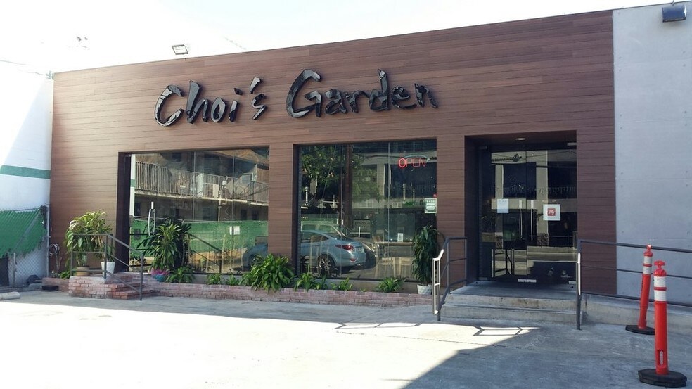 More Photos Of 1303 Rycroft St, Honolulu Restaurant For Lease