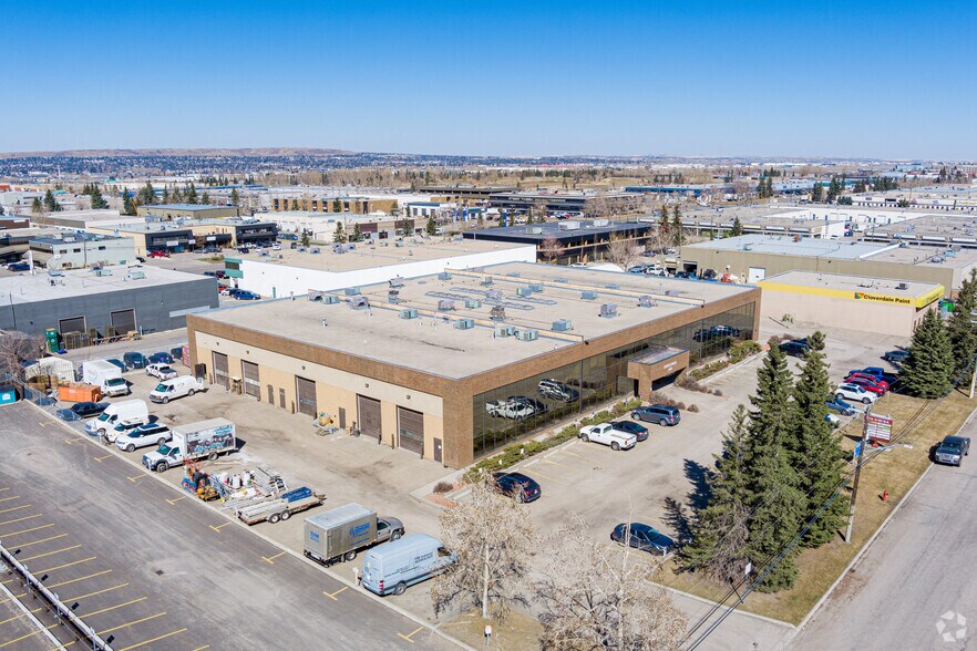 More Photos Of 2915 21st St NE, Calgary Warehouse For Lease