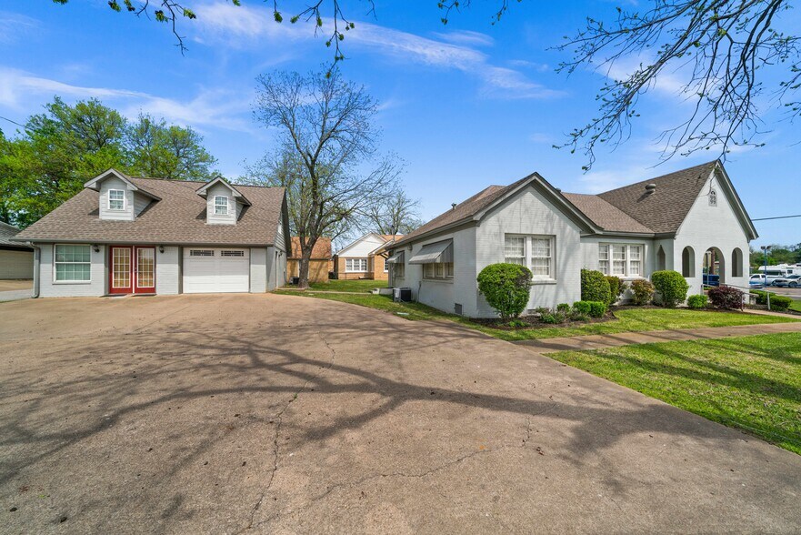 More Photos Of 209 S Main St, Lindale Loft Creative Space For Sale