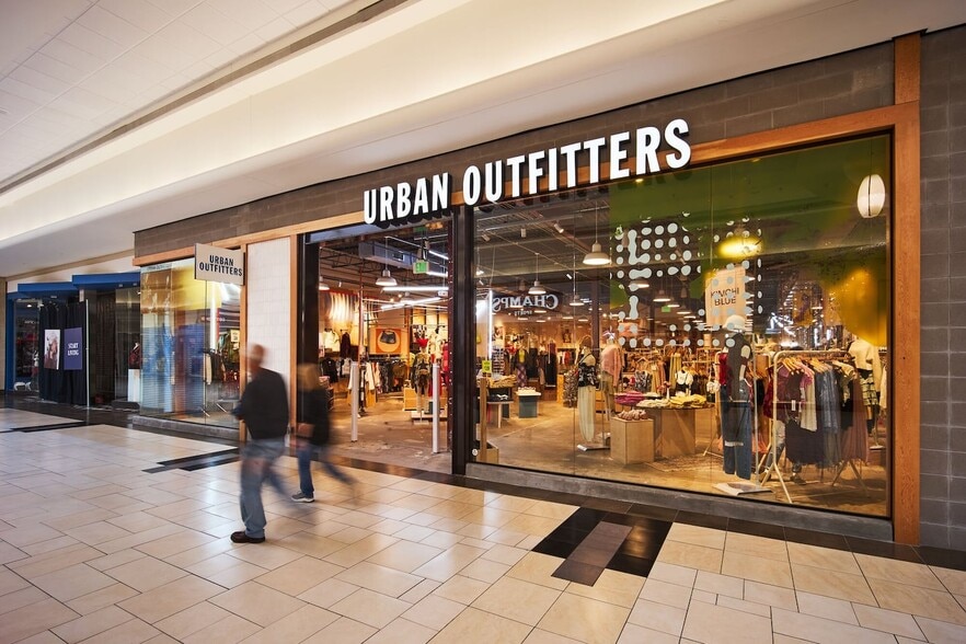 More Photos Of 142 Park City Ctr, Lancaster Unknown For Lease