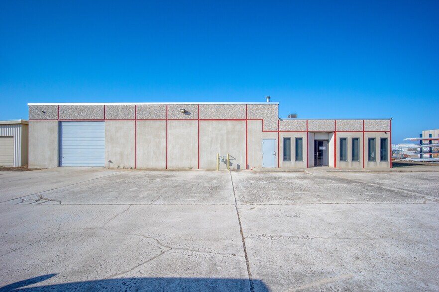 More Photos Of 3152 Broce Dr, Norman Light Manufacturing For Lease