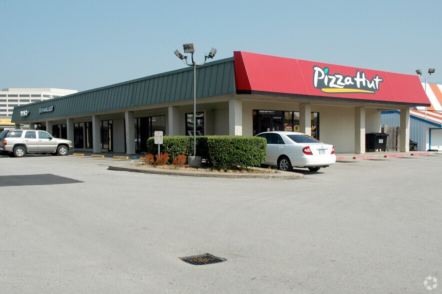 More Photos Of 6415 San Felipe St, Houston Unknown For Lease