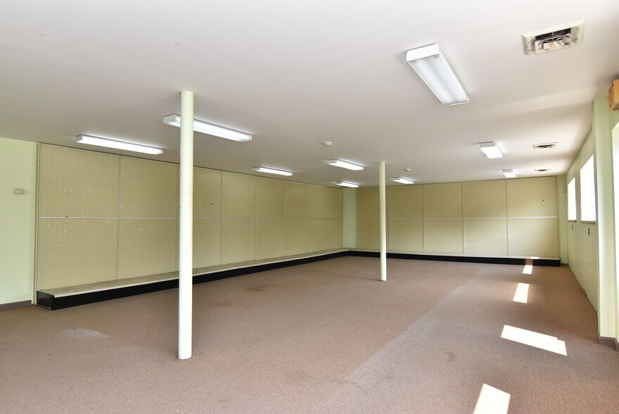 More Photos Of 38148 Bi State Blvd, Delmar Flex For Lease