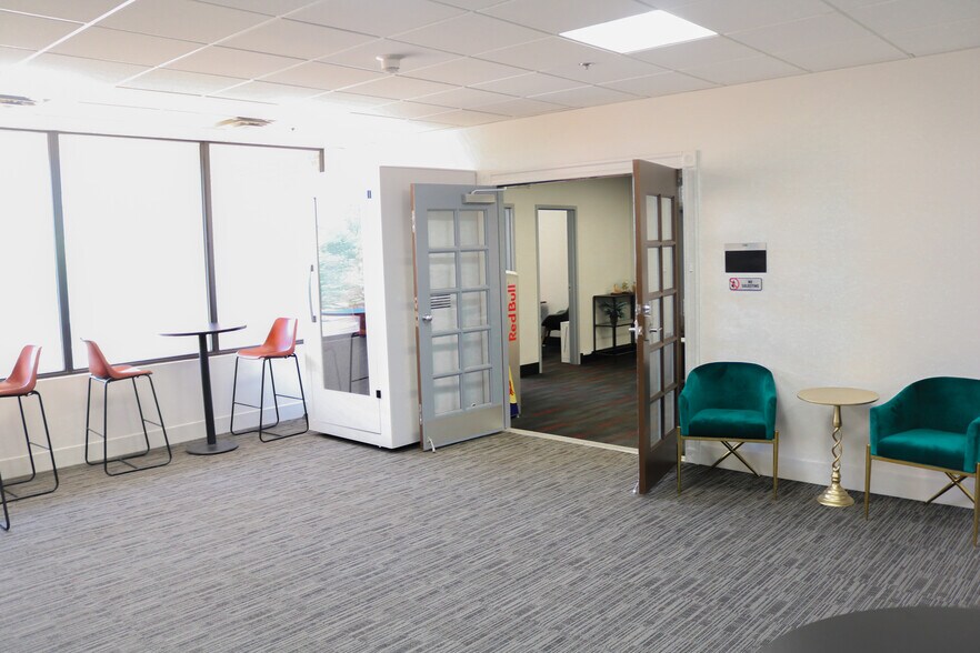 More Photos Of 1903 Central Dr, Bedford Coworking Space