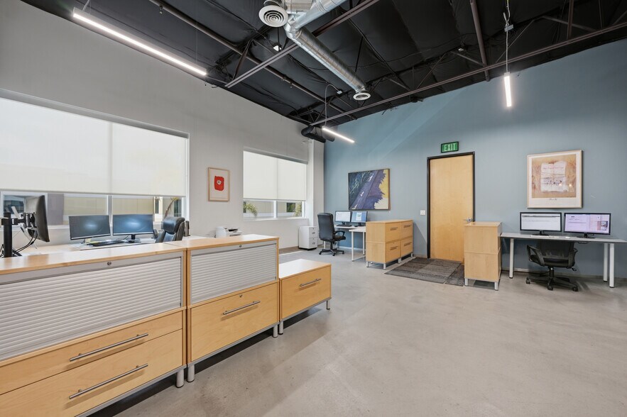 More Photos Of 8495 Redwood Creek Ln, San Diego Manufacturing For Sale