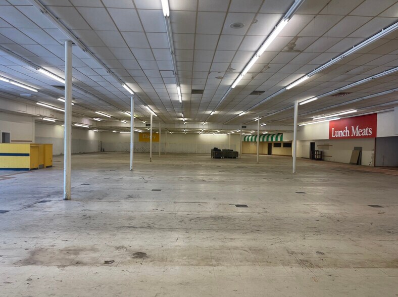 More Photos Of 530 Nash st, Spring Hope General Retail For Lease
