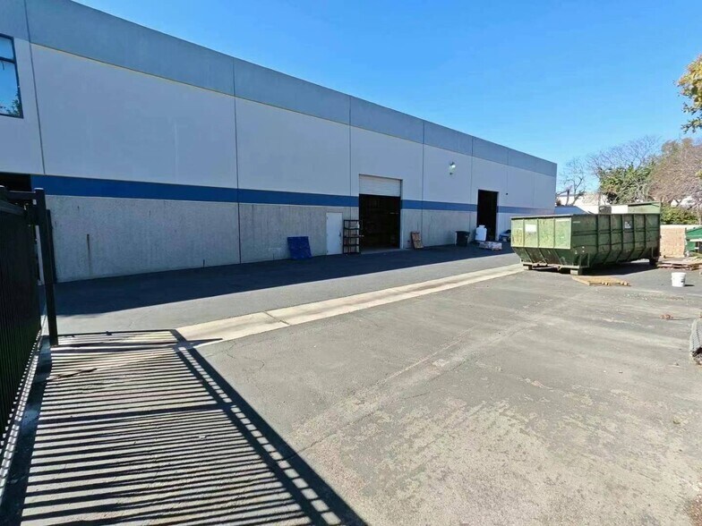 More Photos Of 5070 Lindsay Ct, Chino Warehouse For Lease