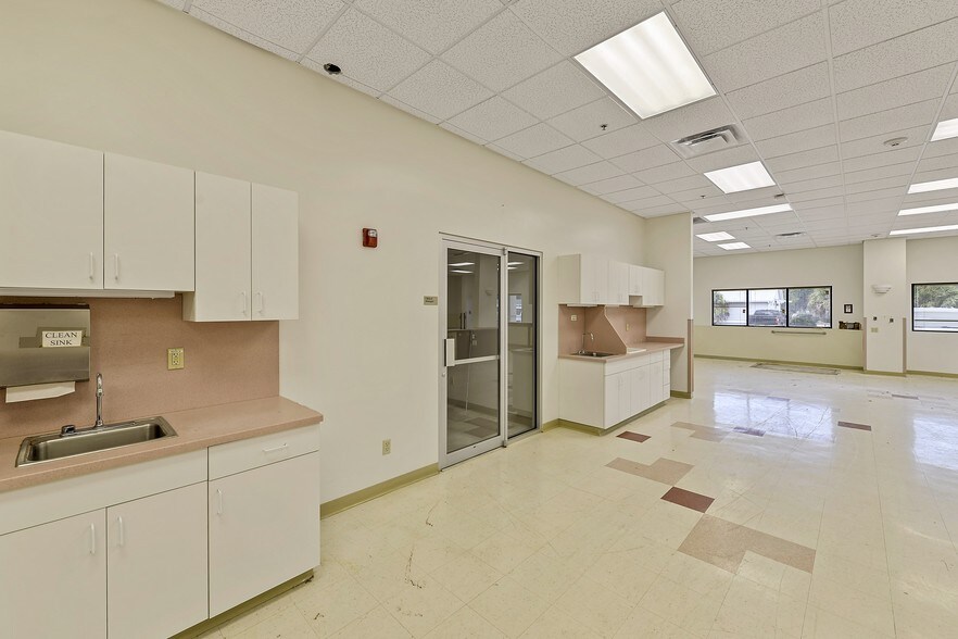 More Photos Of 4405 E Aloha Dr, Diamondhead Storefront Retail Office For Lease