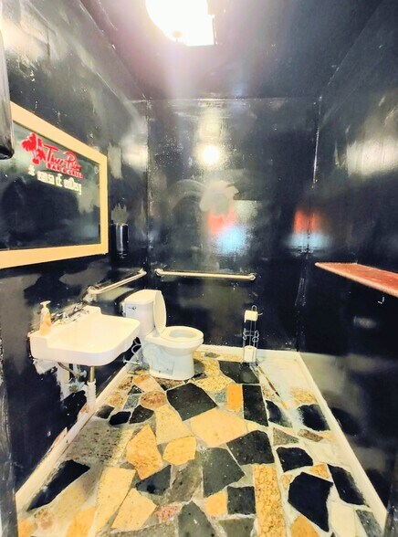 More Photos Of 3811-3813 Tulane Ave, New Orleans Storefront Retail Residential For Lease