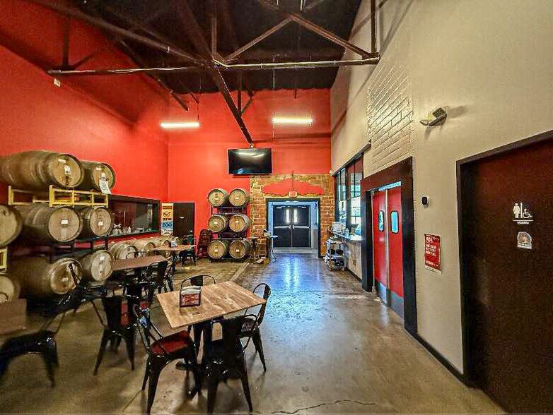 More Photos Of 2000 S Presa St, San Antonio Flex For Sale