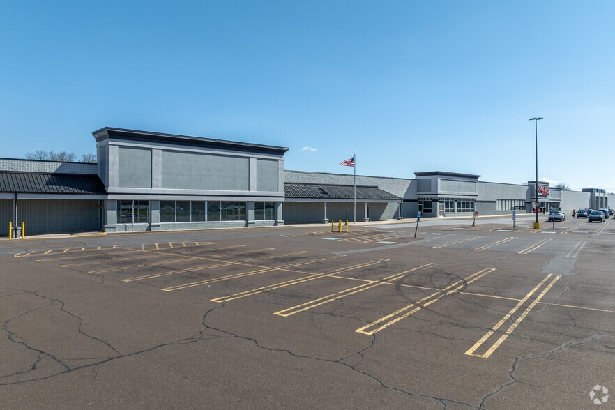 More Photos Of 701-755 S West End Blvd, Quakertown Unknown For Lease