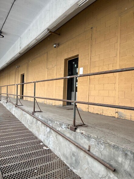 More Photos Of 310 Boul Crémazie O, Montréal Industrial For Sale