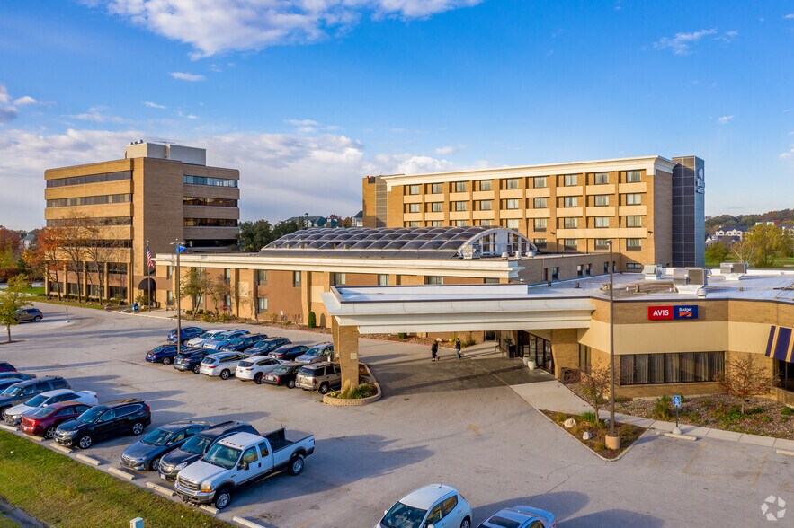 More Photos Of 1005 S Moorland Rd, Brookfield Hotel For Lease