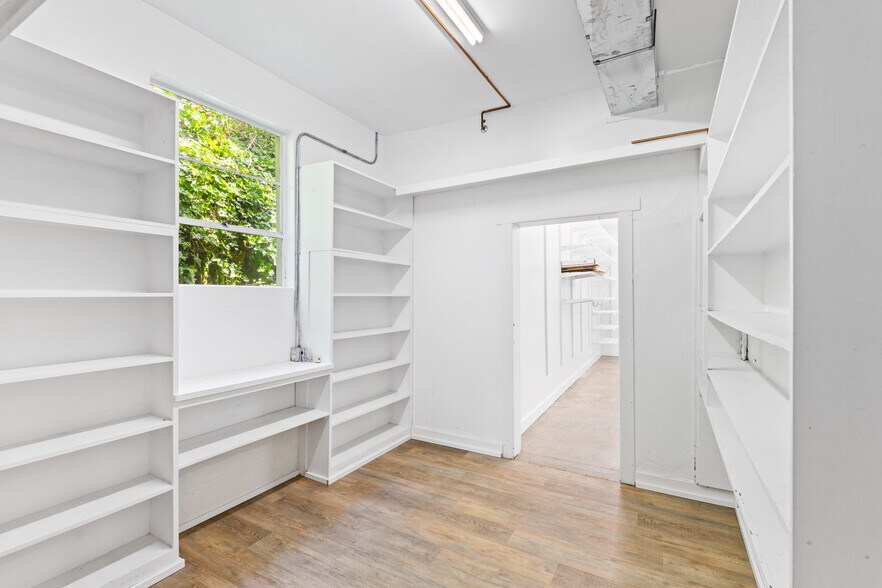 More Photos Of 509 S 1st St, La Conner General Retail For Sale