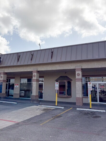 More Photos Of 7210-7224 Blanco Rd, San Antonio Unknown For Lease