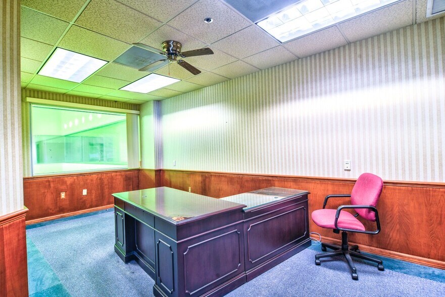 More Photos Of 1150 Cleveland St, Clearwater Office For Lease