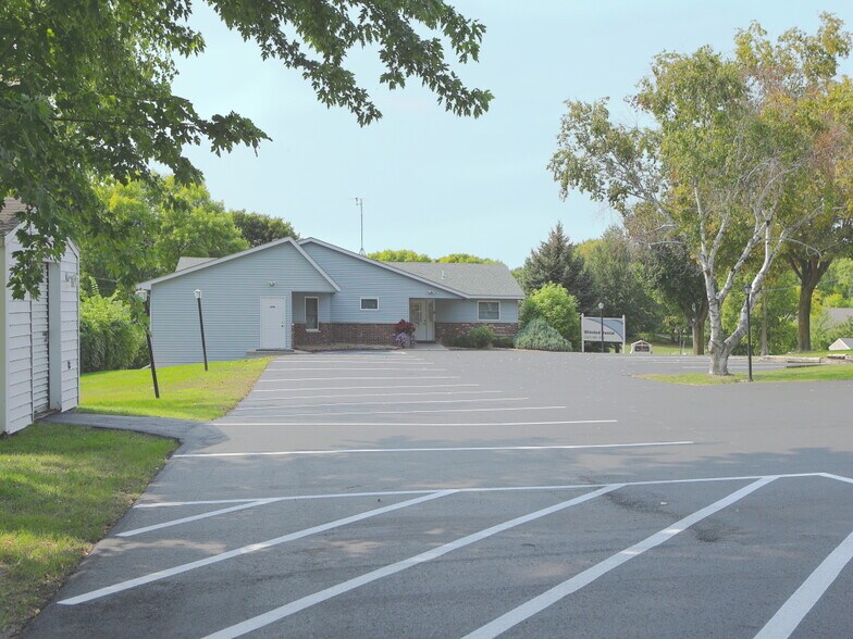 More Photos Of 123 Fairlawn Ave W, Winsted Office For Sale