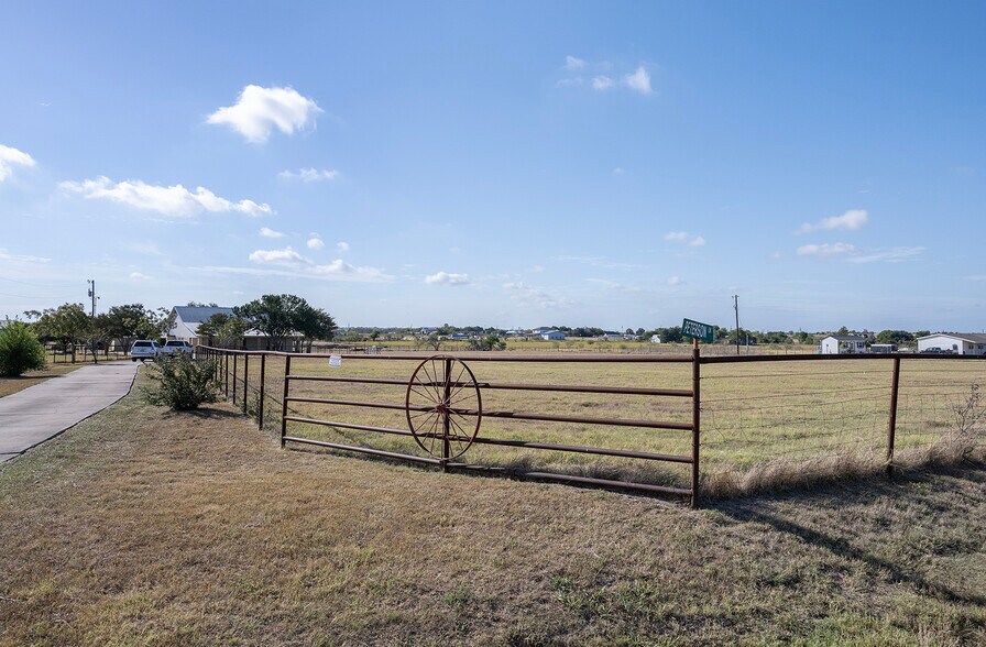 More Photos Of 1833 County Road 305, Jarrell Land For Sale