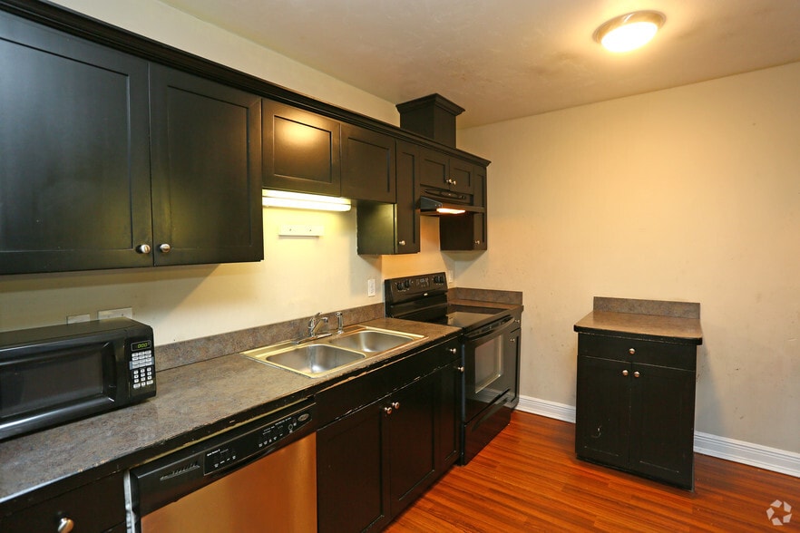 More Photos Of 1602 Airport Dr, Tallahassee Apartments For Sale