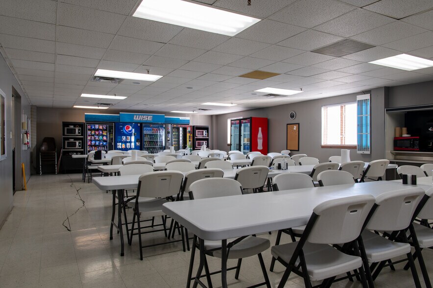 More Photos Of 3750 Industrial Dr, Carlyle Warehouse For Lease