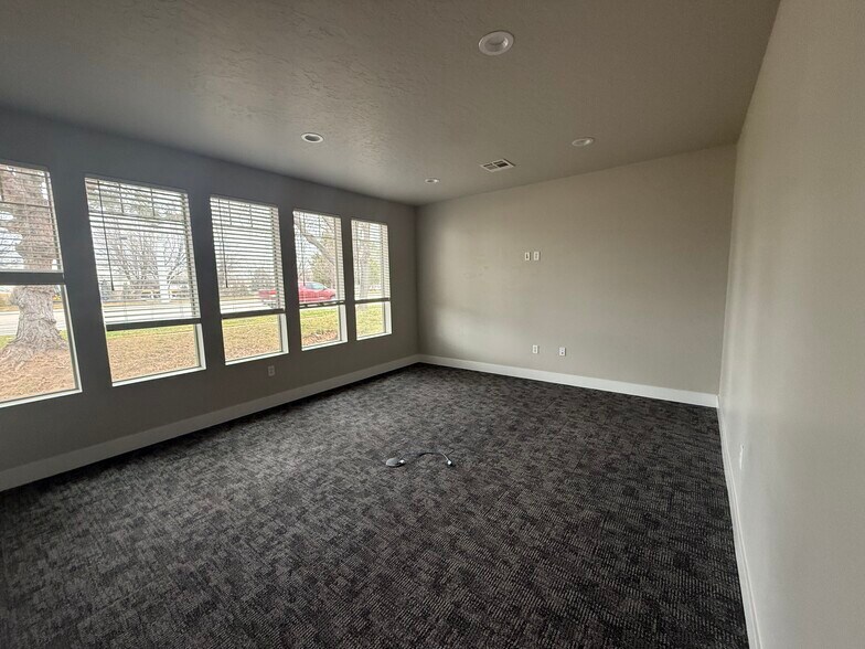 More Photos Of 1921 E Overland Rd, Meridian Office For Lease