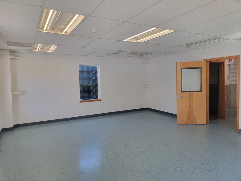 More Photos Of 16371 E State Route 3, Allyn Distribution For Lease