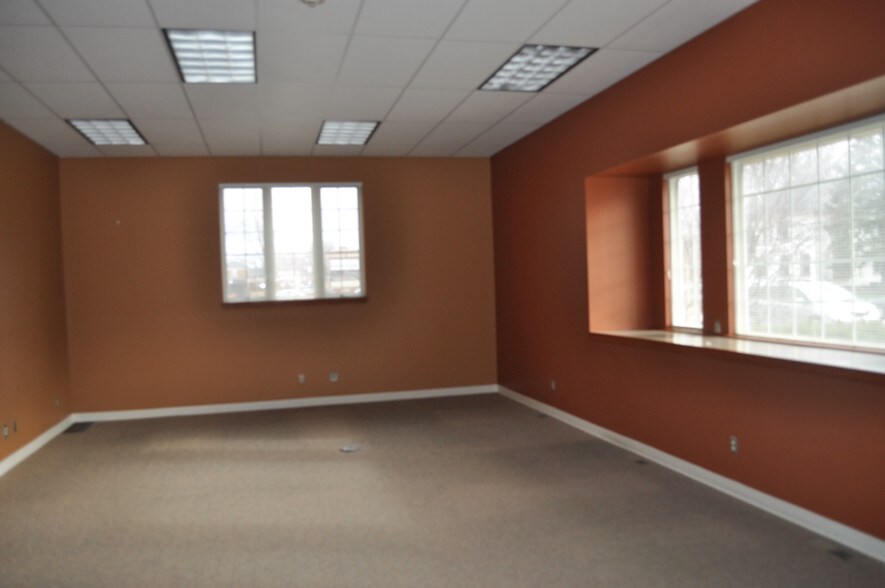 More Photos Of 207 E Church St, Sandwich Office For Sale