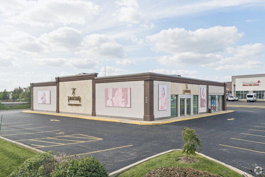 More Photos Of 4302-4442 E New York St, Aurora Unknown For Lease
