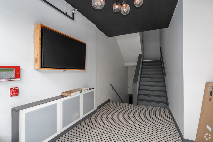 More Photos Of 417-421 South St, Philadelphia Storefront Retail Office For Lease