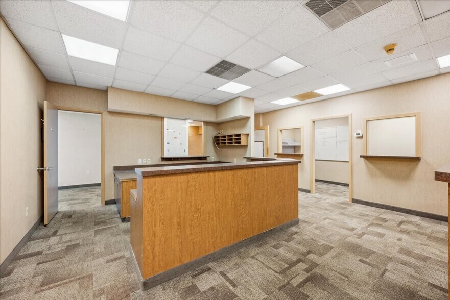 More Photos Of 215 Union Ave, Bridgewater Medical For Sale