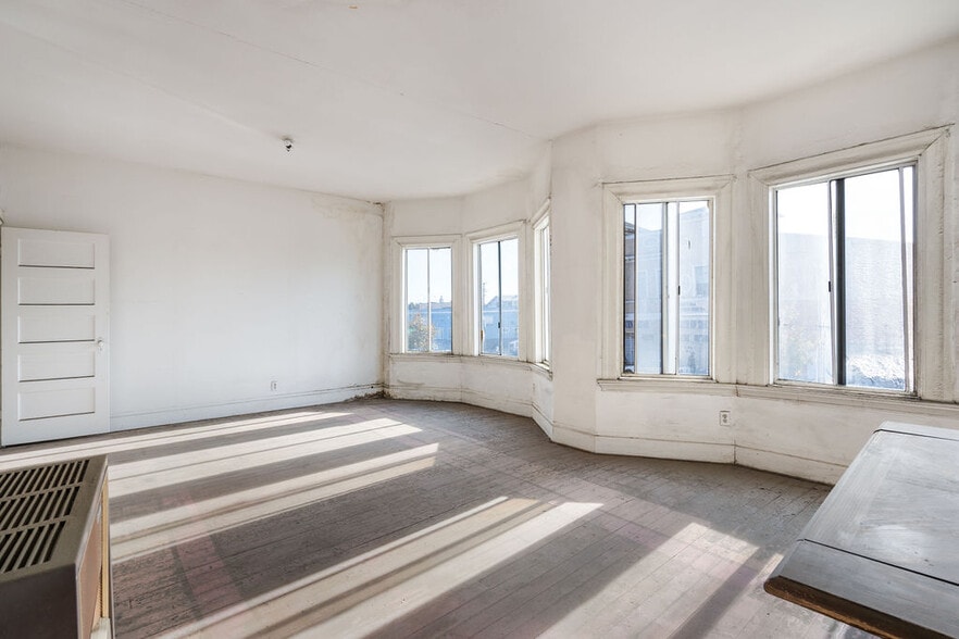 More Photos Of 4712 International Blvd, Oakland Specialty For Sale