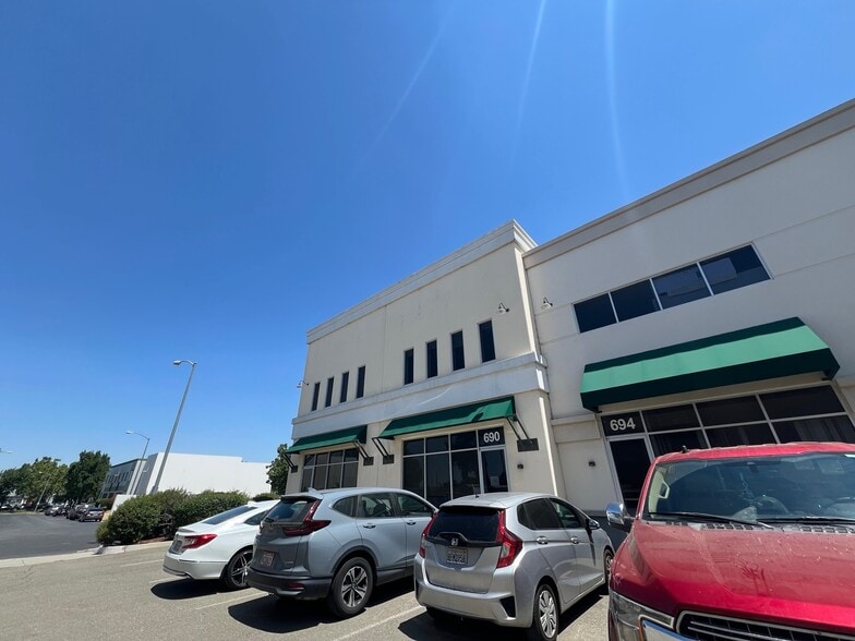 More Photos Of 670-694 Pinnacle Pl, Livermore Light Distribution For Sale