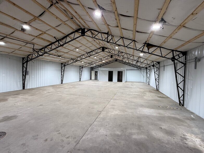 More Photos Of 8325-8327 Belding Rd NE, Rockford Warehouse For Lease