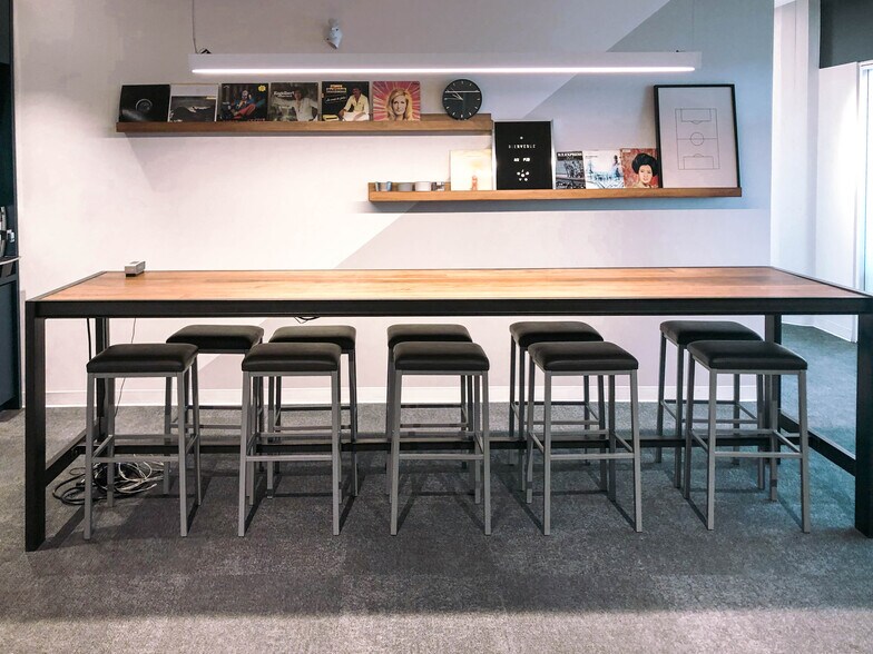 More Photos Of 6300 Av Du Parc, Montréal Office For Lease