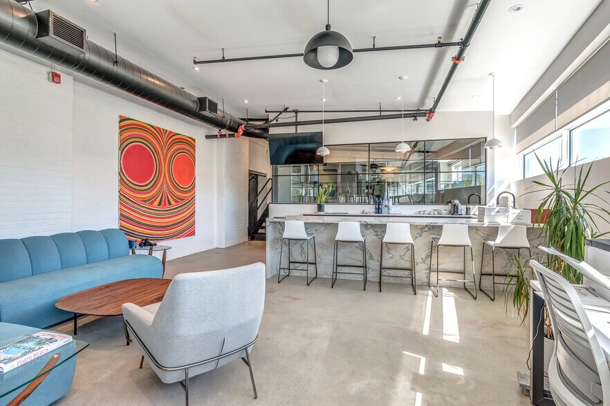 More Photos Of 6829-6845 Av de l'Épée, Montréal Loft Creative Space For Lease