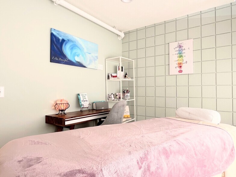 More Photos Of 24 Salt Pond Rd, Wakefield Medical For Lease