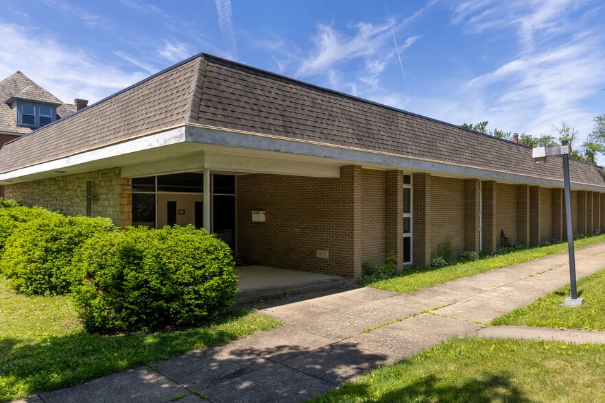 More Photos Of 309 N Broad St, Grove City Religious Facility For Sale