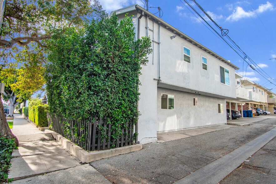 More Photos Of 11565 Iowa Ave, Los Angeles Apartments For Sale