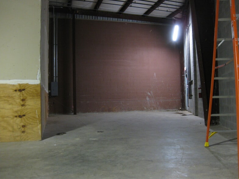 More Photos Of 552 West Atlanta St SE, Marietta Warehouse For Lease