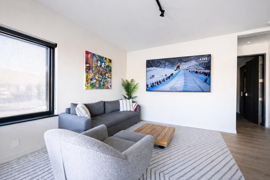 More Photos Of 130 Gulf Stream Ln, Hailey Flex For Sale