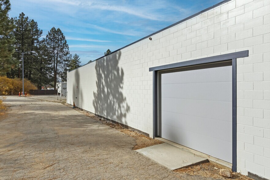 More Photos Of 735 Stocker Rd, Big Bear Lake Storefront Retail Office For Sale