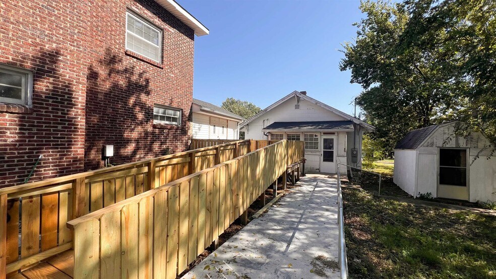 More Photos Of 501 S Topeka St, El Dorado Specialty For Sale