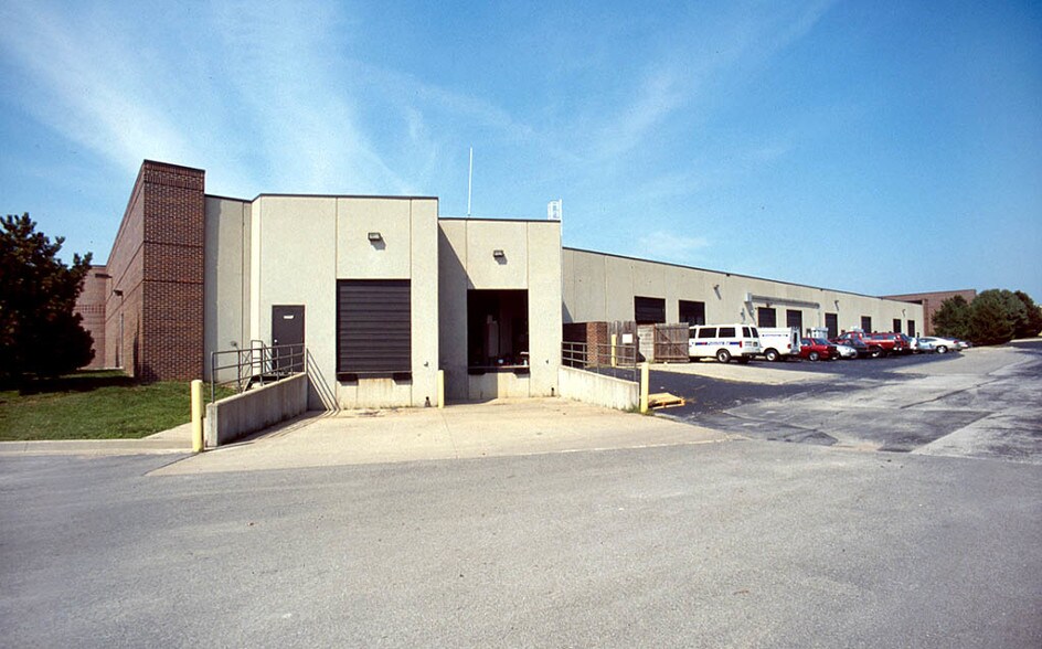 More Photos Of 14205-14227 W 95th St, Lenexa Warehouse For Lease